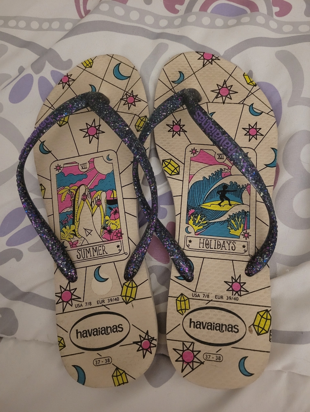 Havaianas Tarot Graphic Flip Flops with Glittery  Straps  Size 7/8
